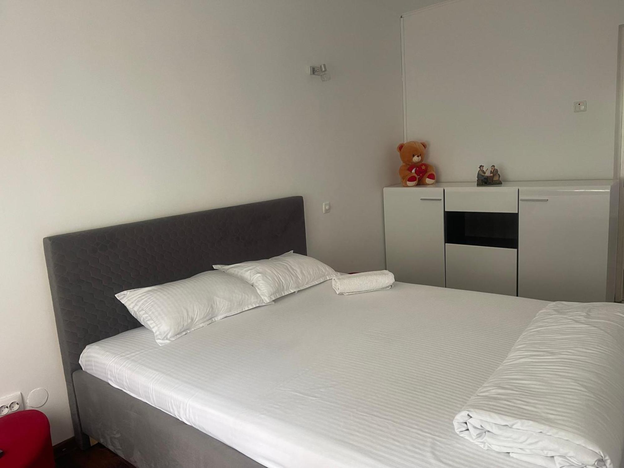 Carlitos Apt Ramnicu Valcea Exterior foto